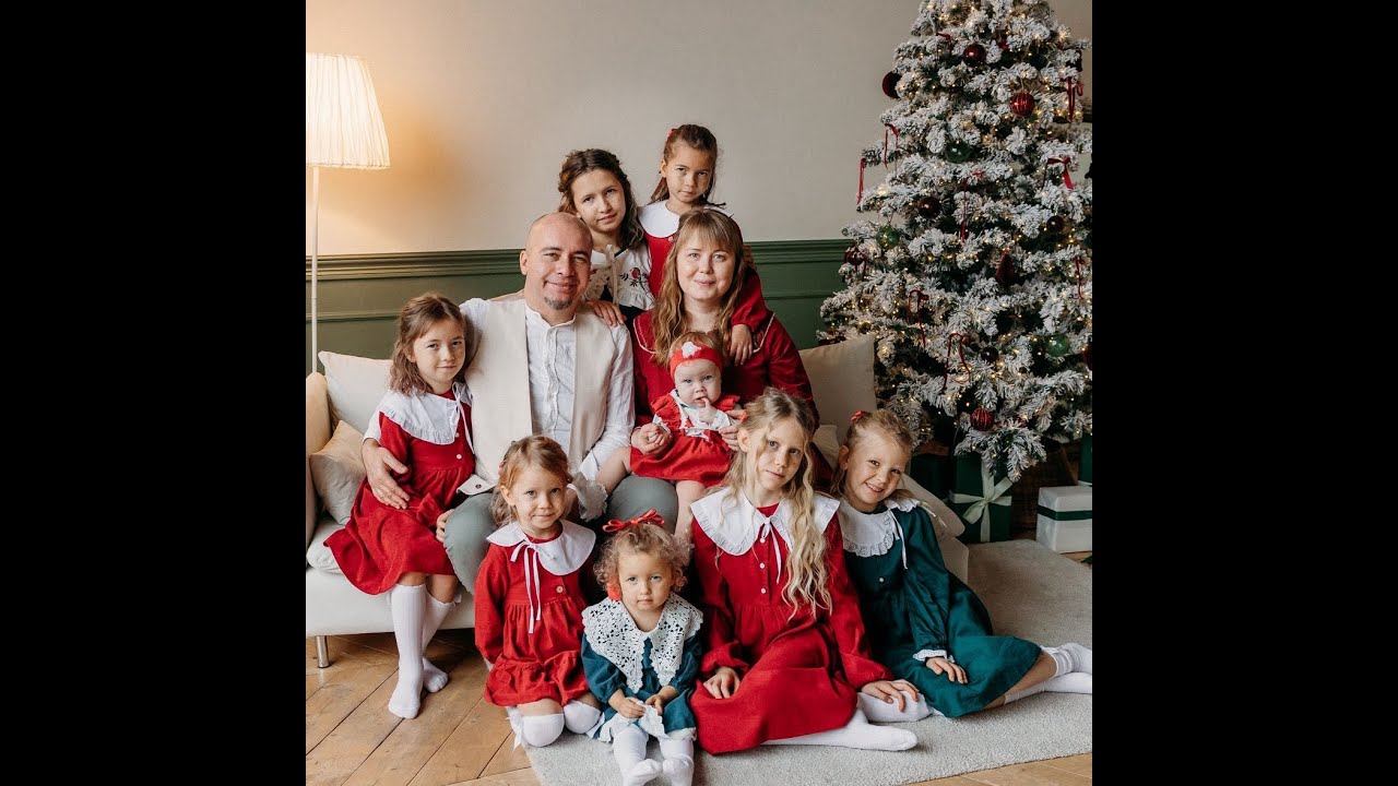 ¡No son 2 ni 3, son 8 hijas! 😱 La increíble vida de una familia rusa.