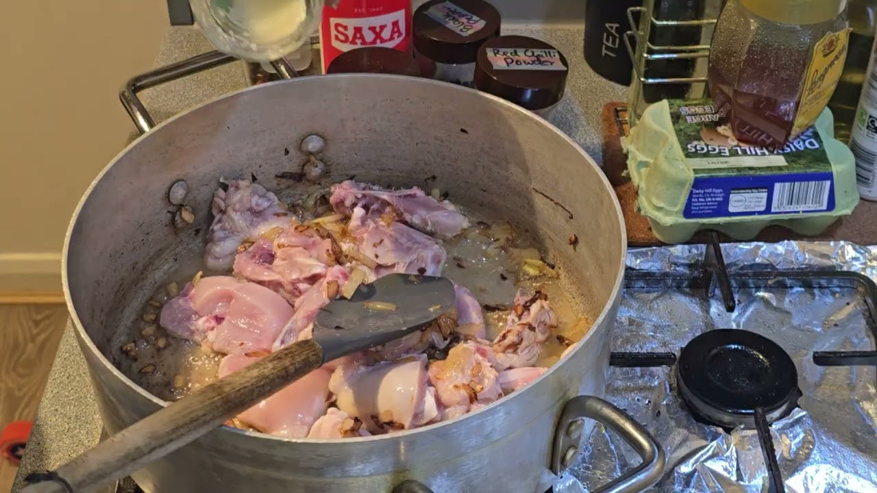 Chicken makhni handi with a surprise voiceover 🍗#chikenrecipe #handi #foodpassion #resturantstyle 