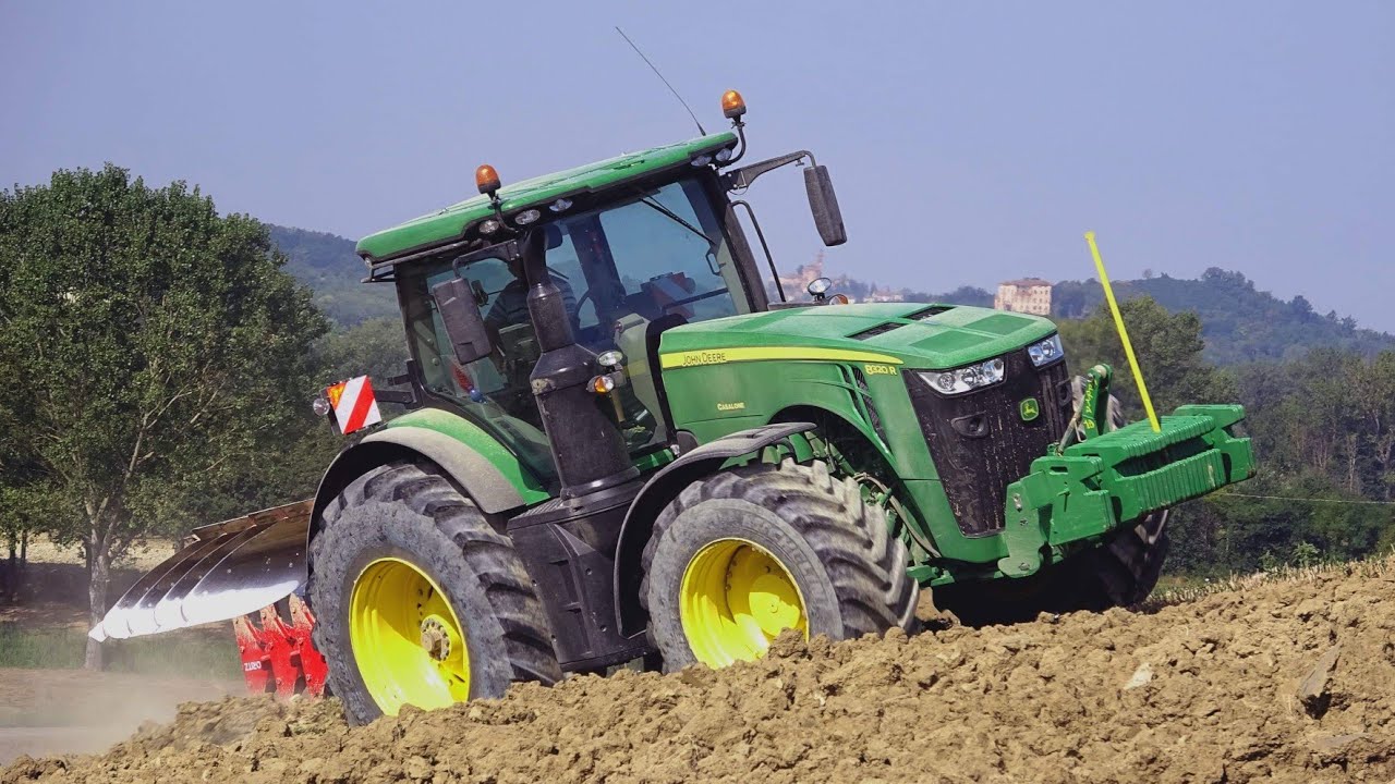 John Deere 8320R | Quadrivomere Moritz