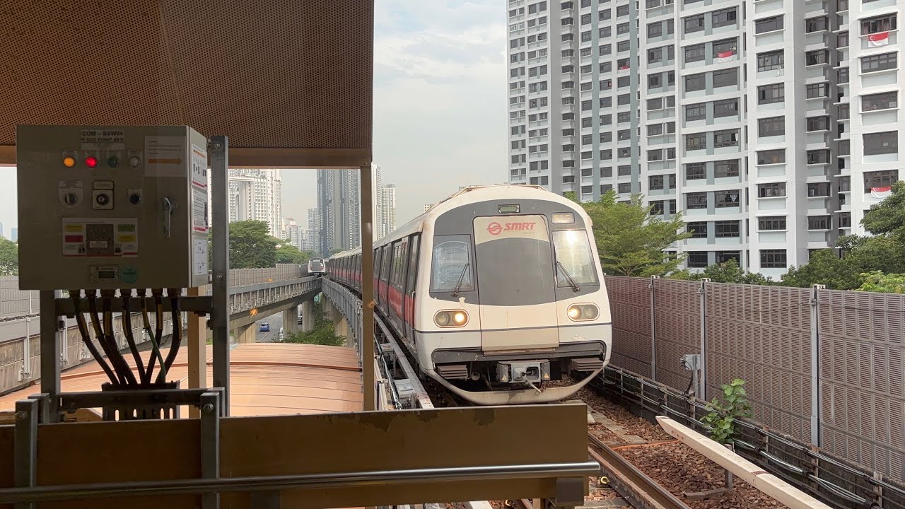 SMRT Trains EWL Kawasaki & CSR Sifang C151A [521/522] arriving Commonwealth (Westbound)