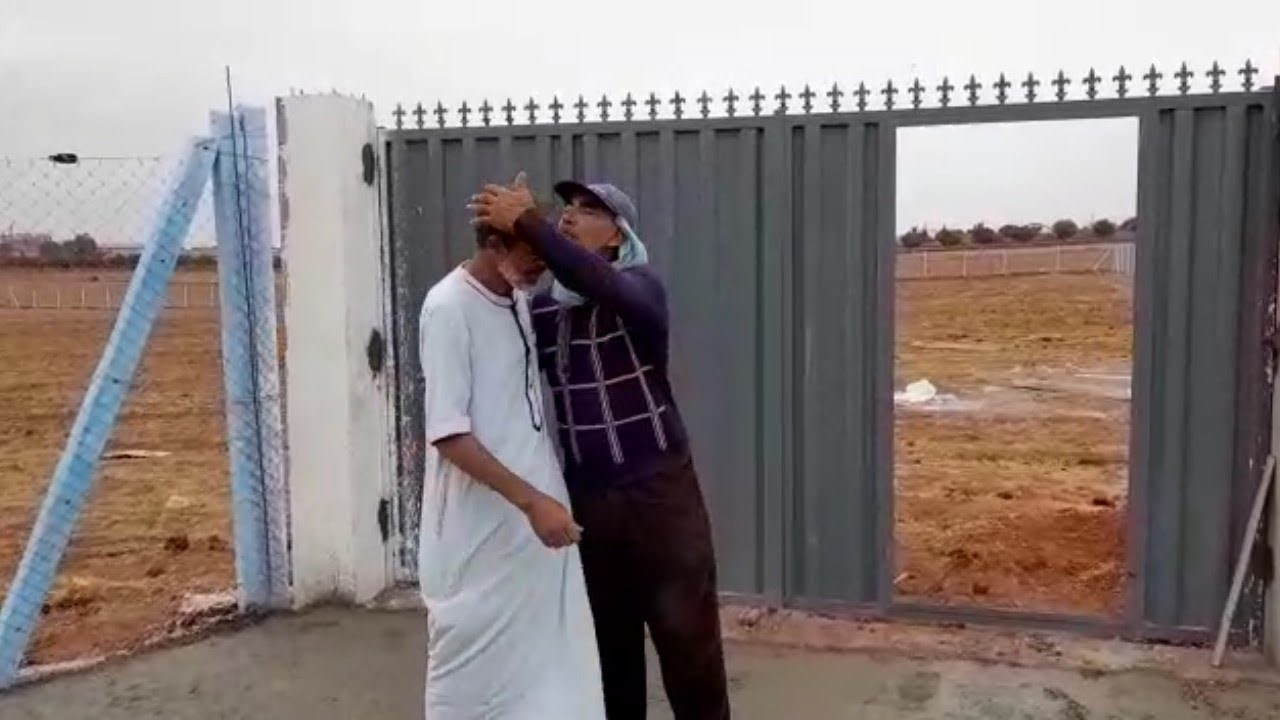 زبون بن سليمان : عملية التسييج من عملية الحفر  الى عملية تركيب الكرياج مع المدخل وتبليط أرضية المدخل