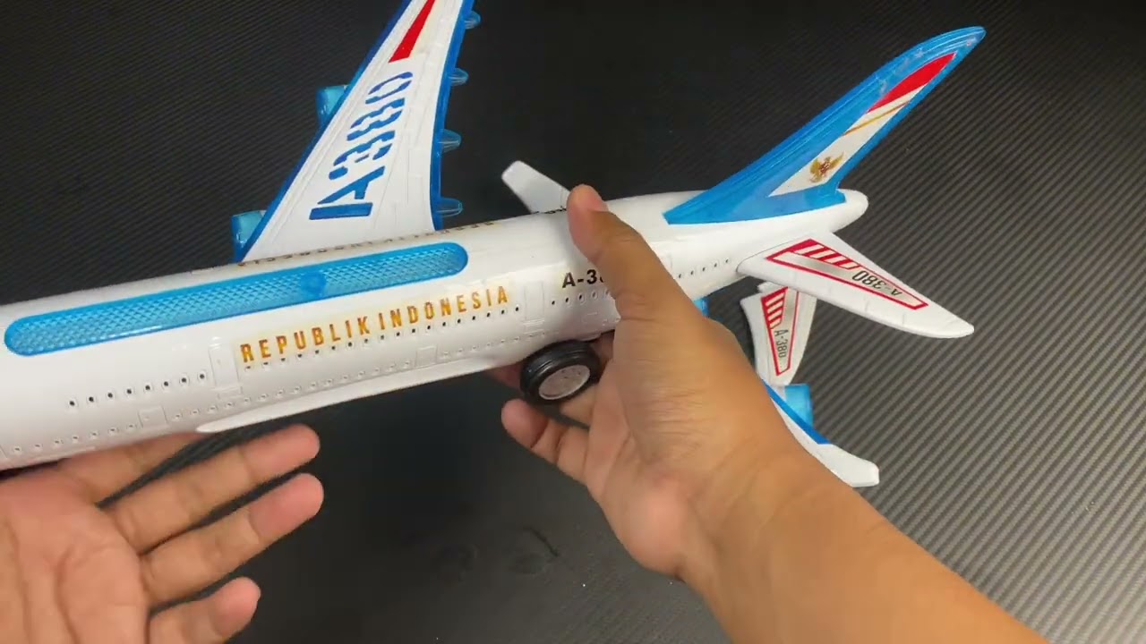 Fixing the Broken Airplane! ✈️ Amazing Toy Repair for Kids 😱 | Mainan Hebat