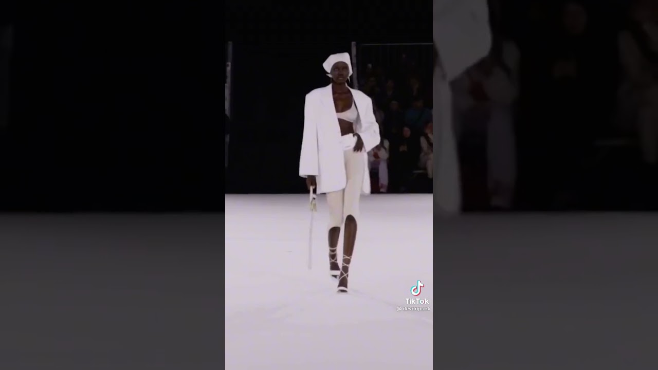 gigi hadid,Bella hadid and adut akech for jacquemus🤍🧡🤍