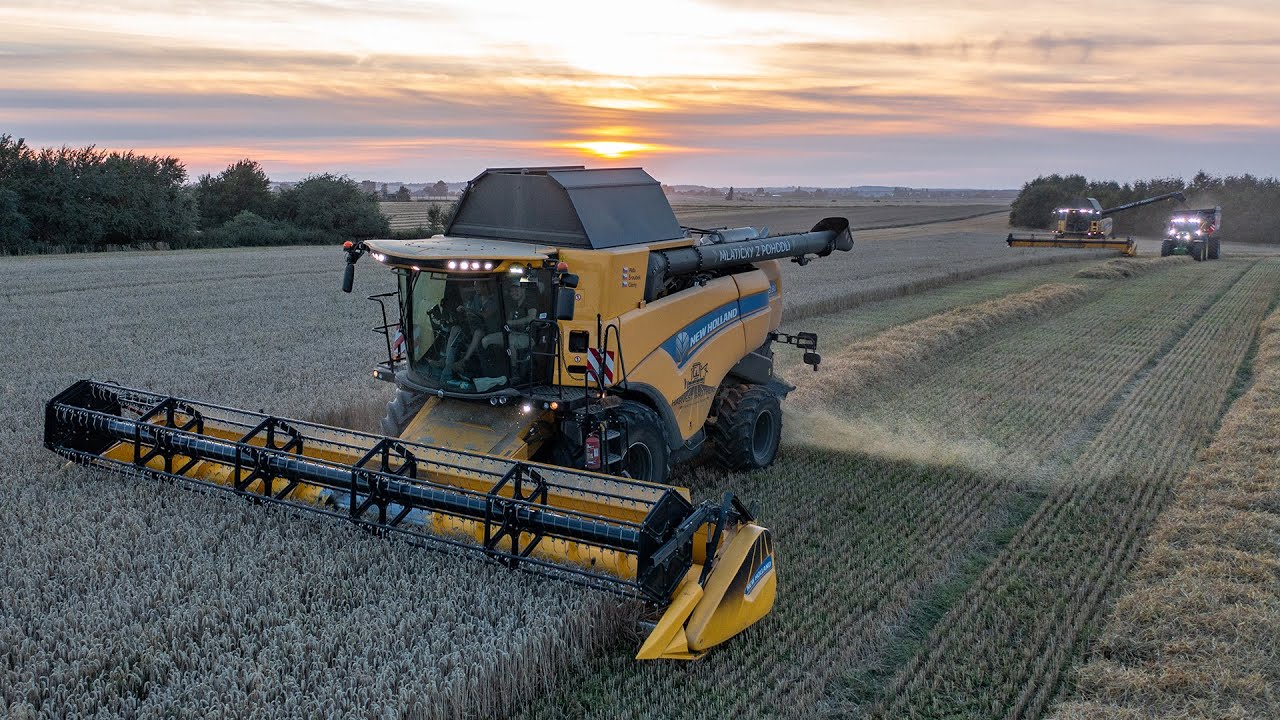 Уборка урожая с помощью 2 комбайнов NEW HOLLAND CX8.80 | JOHN DEERE 6215R и PERARD X-Flow 19