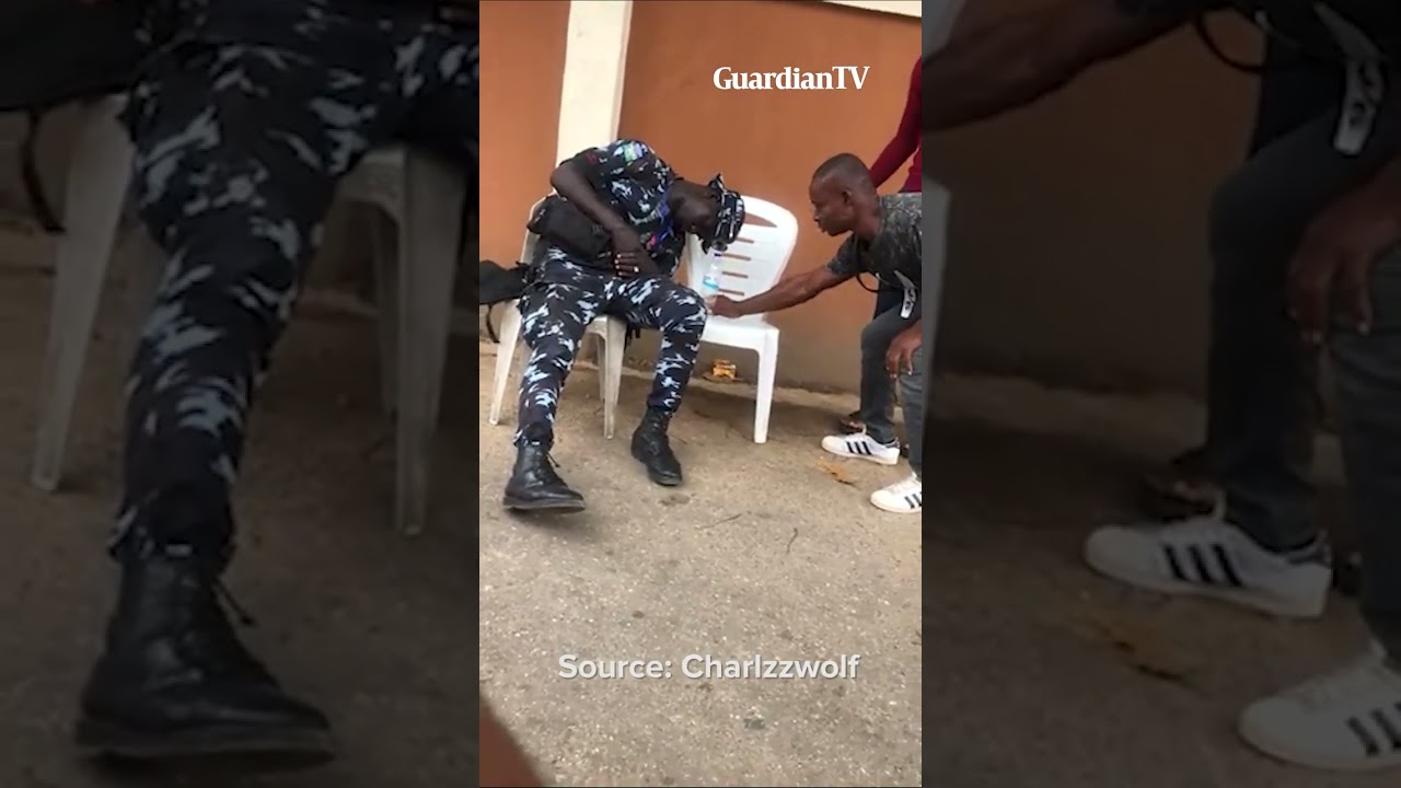 Nigerian Police officer caught on camera sleeping at polling Unit