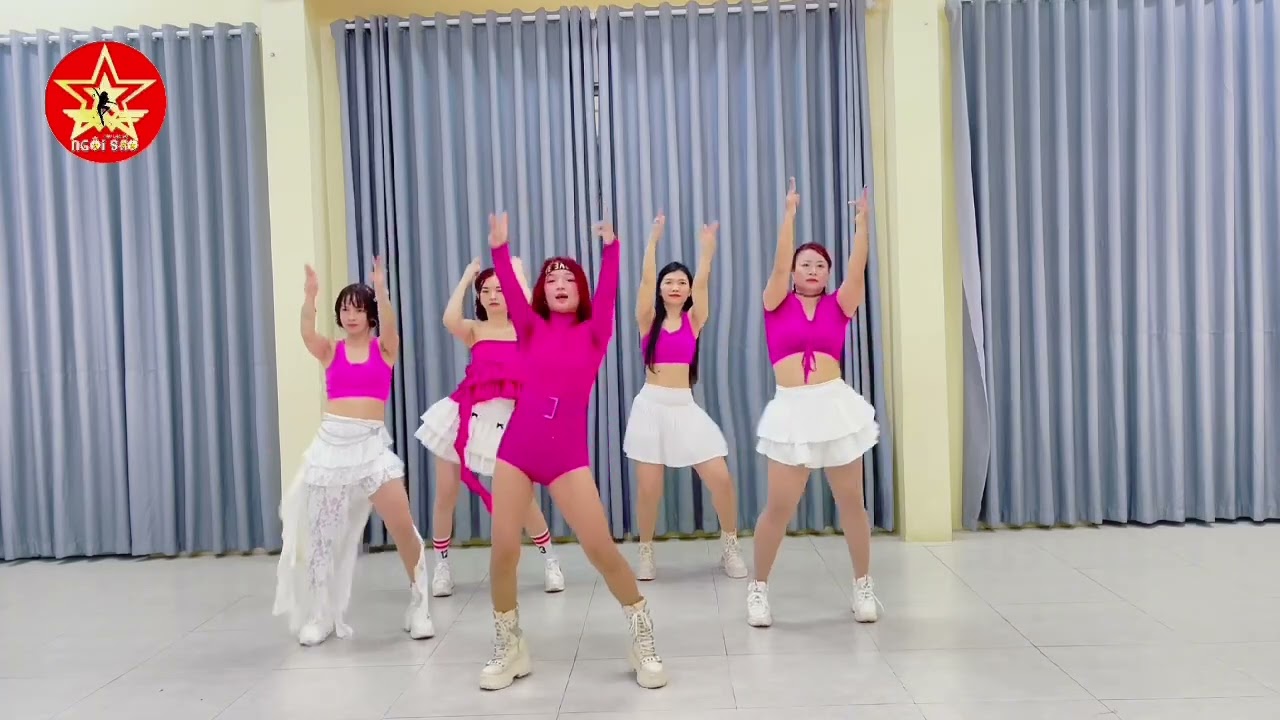 Hồng hồng tuyết tuyết