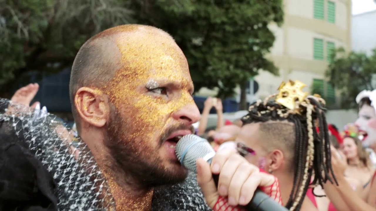 Hino da Corte Devassa - Veronez