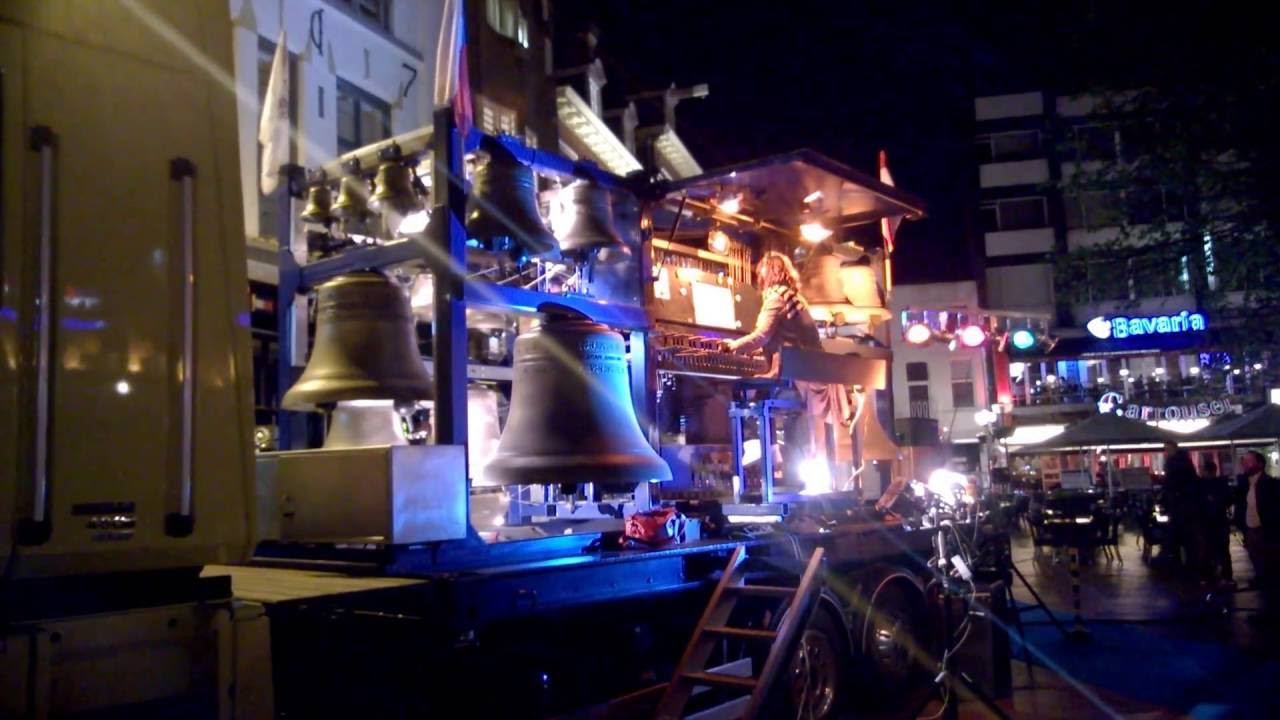 Spectaculair klokkenspel - Rosemarie Seunti&euml;ns met haar Roaming Bells