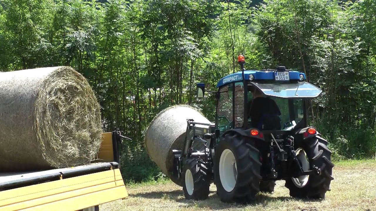 New Holland T3030 mit Stoll FC350 Frontlader, Heuballen, Rundballen & Eicher