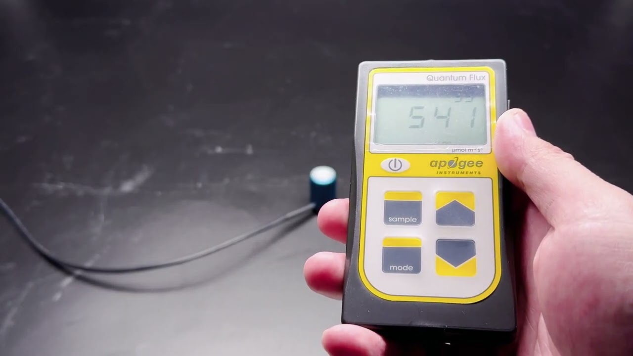 Under F2000 LED grow light, use Apogee MQ-500 and AH-Quantuv PAR Meter to test PAR#parmeter