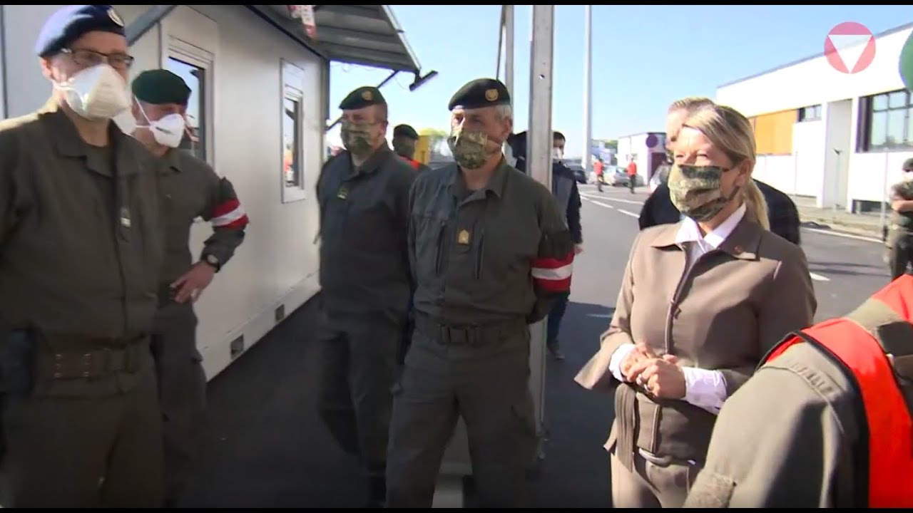 Verteidigungsministerin Klaudia Tanner besucht Assistenzsoldaten in Oberösterreich