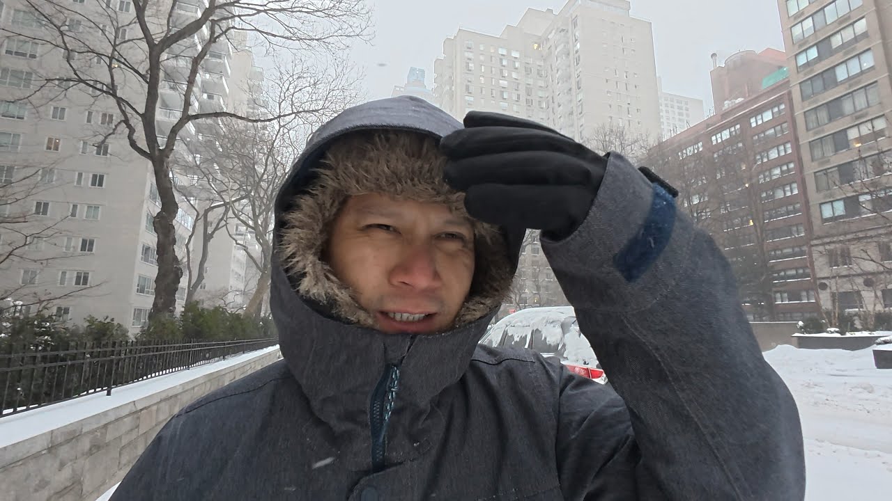 Central Park Snowstorm – Kids Sledding, Snowboarding & Skiing in NYC (Jan 25, 2026)🥂