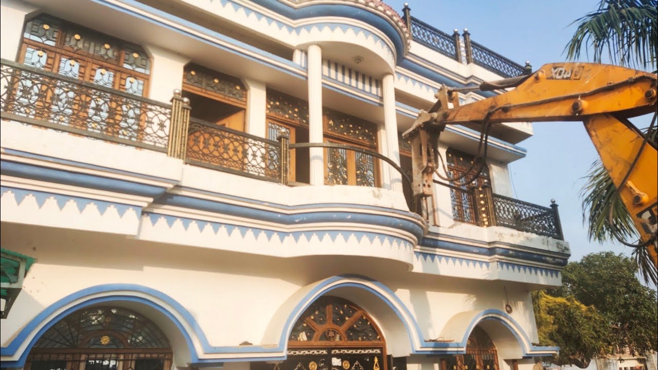 अतीक के करीबी प्रधान मुबारक खान का 500 वर्गगज के दूसरे मकान पर पीडीए का बुल्डोजर घनघनाया
