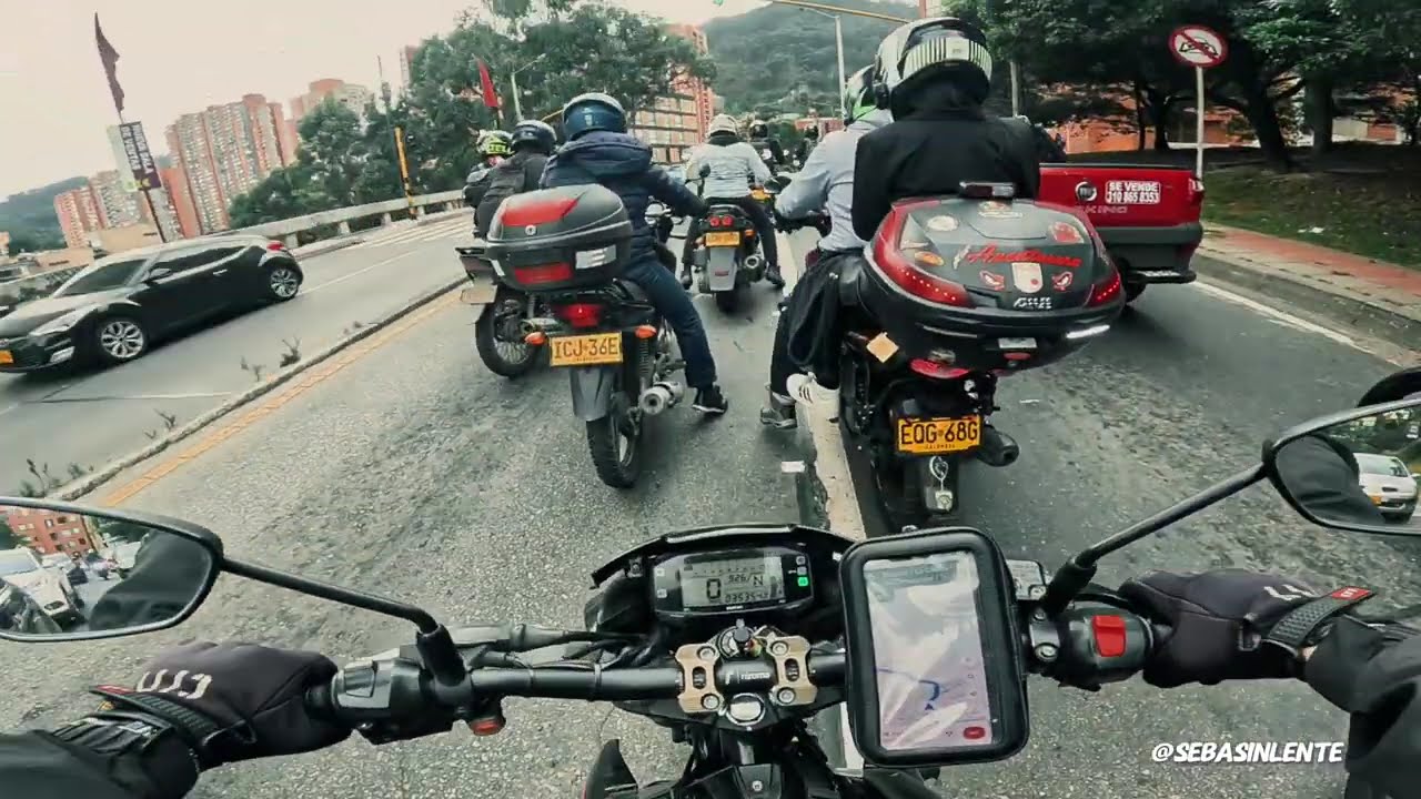 Encontré la MEJOR RUTA de Colombia! 🏍️ Calera: Curvas infinitas y paisajes épicos