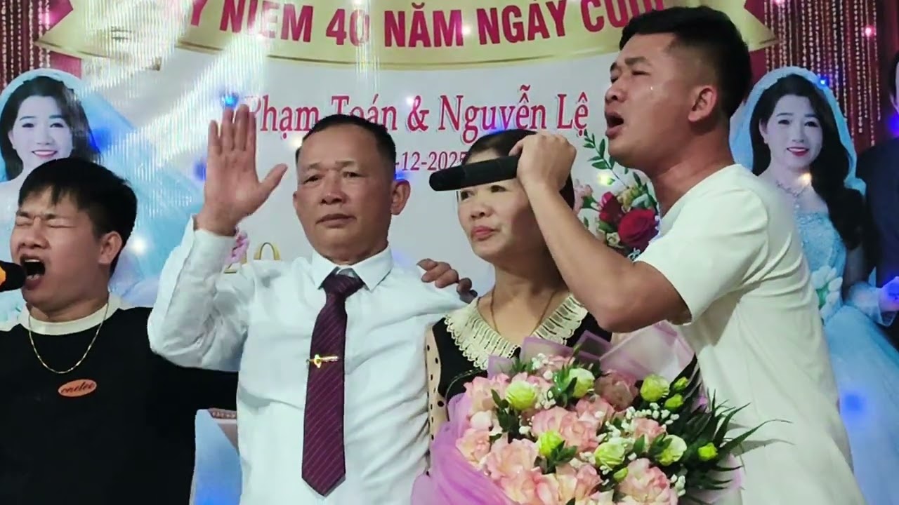 Nhạc phẩm.. người con trai yêu quý của bố mẹ hát tặng bố mẹ ngày kỉ niệm 40 năm ngày cưới. 