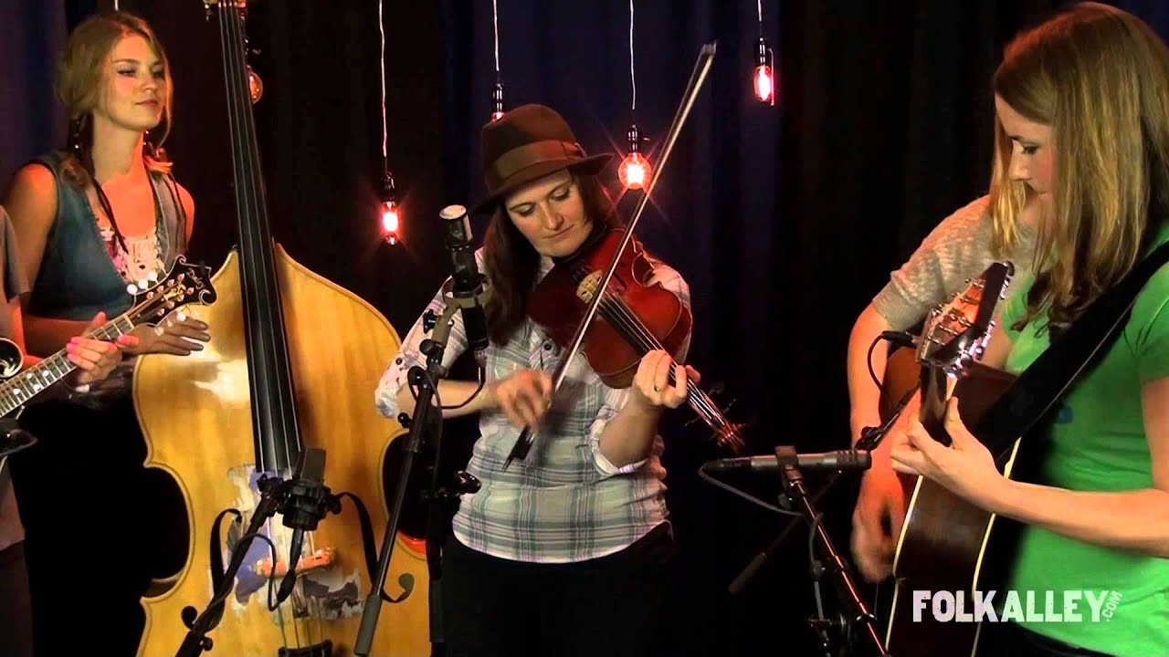 Folk Alley Sessions: Della Mae 