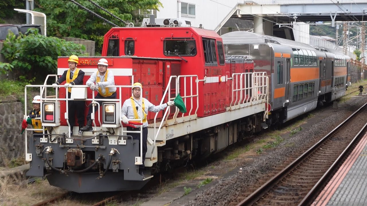 DD200-5+E233系0番台グリーン車2B 総車出場甲種 逗子駅到着