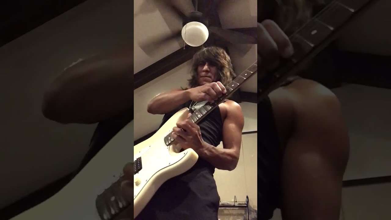 Ozzy Osbourne Over The Mountain guitar solo