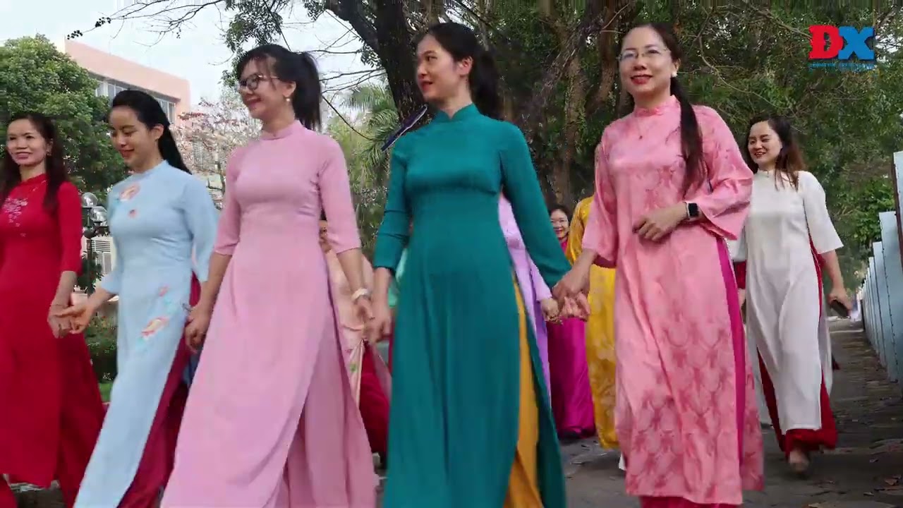 PHỤ NỮ UBND PHƯỜNG ĐỨC XUÂN DUYÊN DÁNG HƯỞNG ỨNG TUẦN LỄ ÁO DÀI