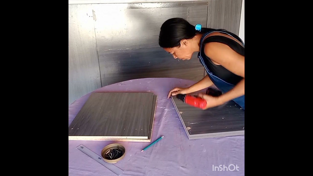 Cabeceira de cama 2 mesinhas feitas com resto de guarda roupa