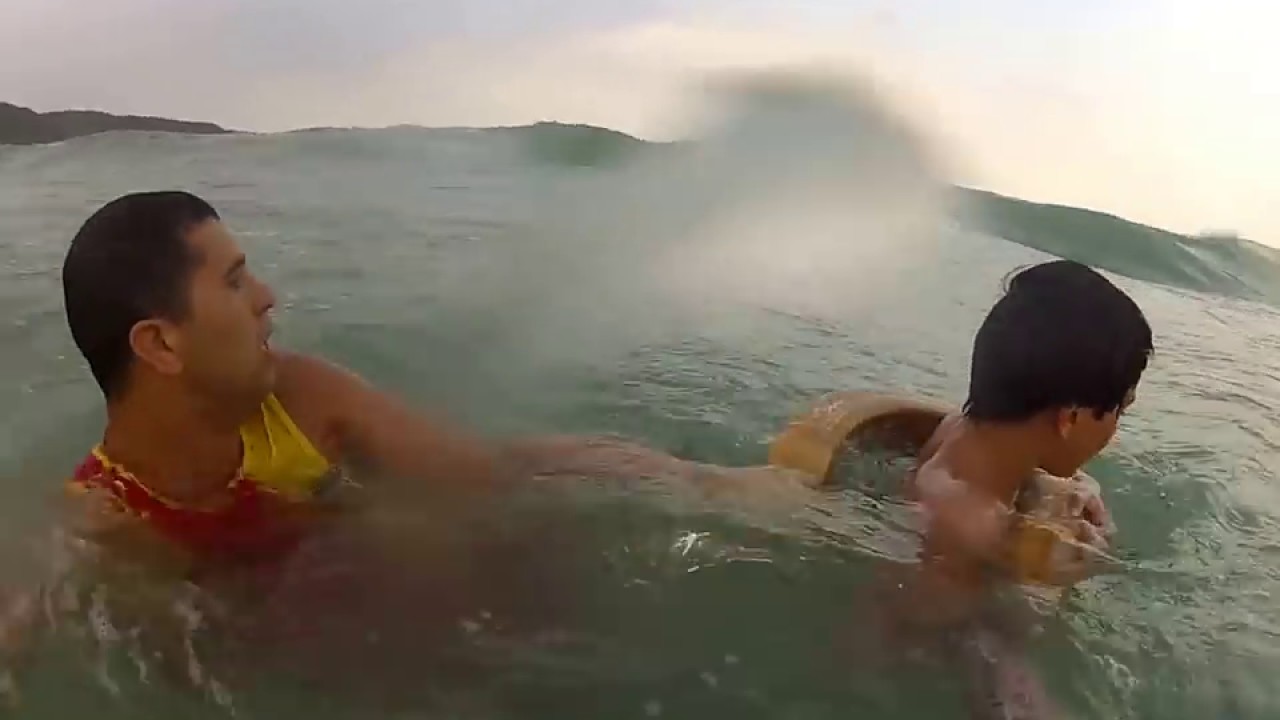 Salvamento Praia de Bombas-SC Brasil -  Salvamento Aqu&aacute;tico - Life Guard Brazil - Drowning Boy