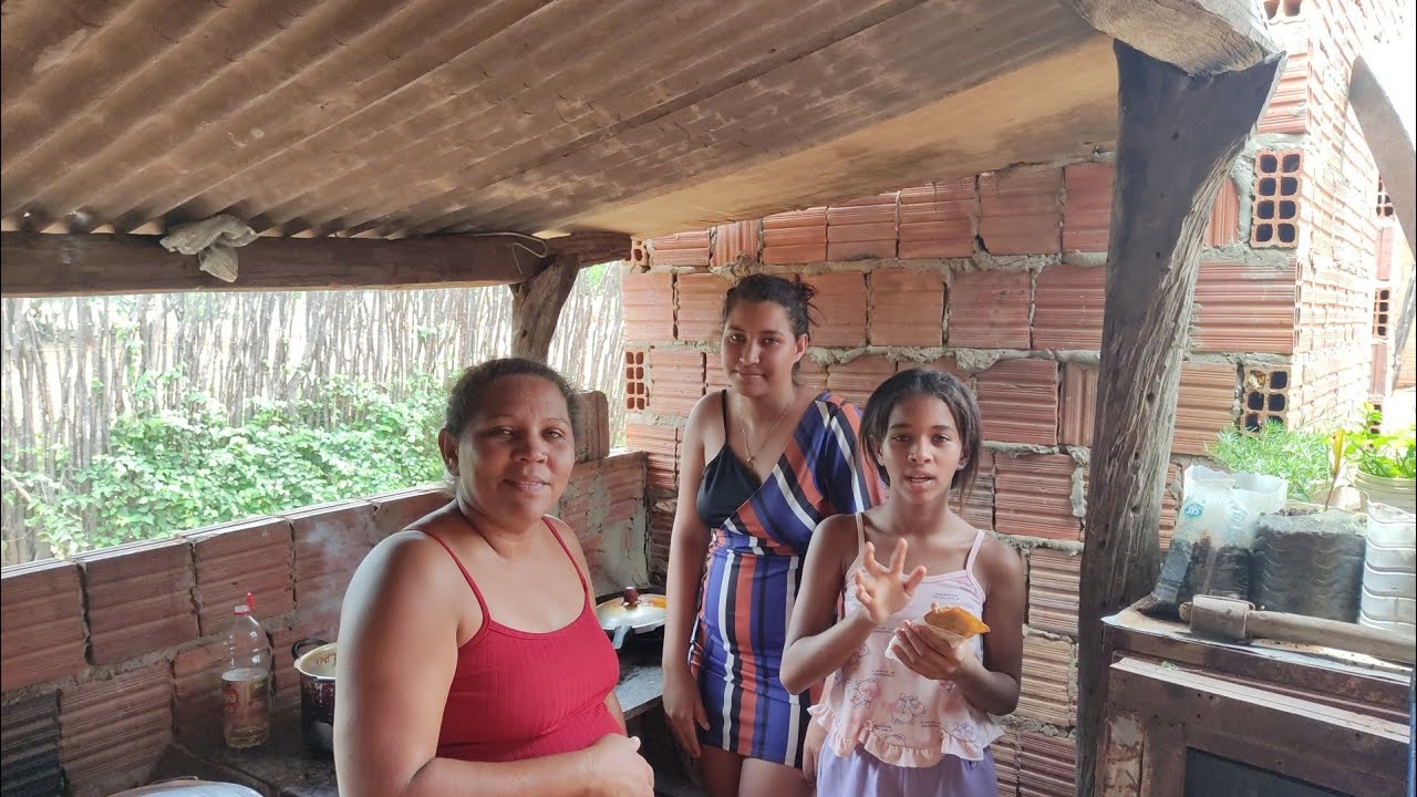 Fritando pastel no fogão a lenha 🪵