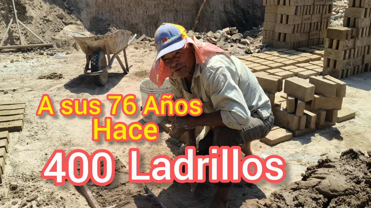 Hombre de la tercera edad trabaja en una ladrillera