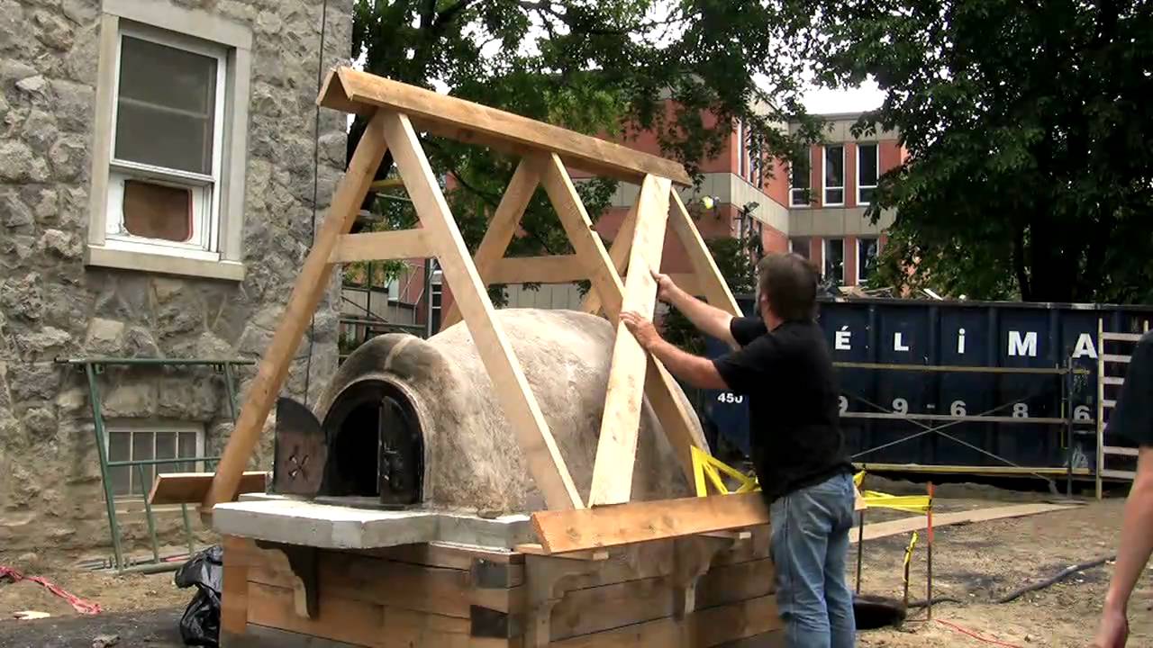Construction d'un four à pain par Jean Laberge
