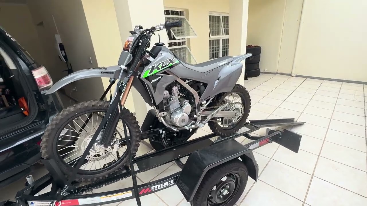Como amarrar e transportar moto na carretinha de modo muito seguro - Acessórios e Dicas
