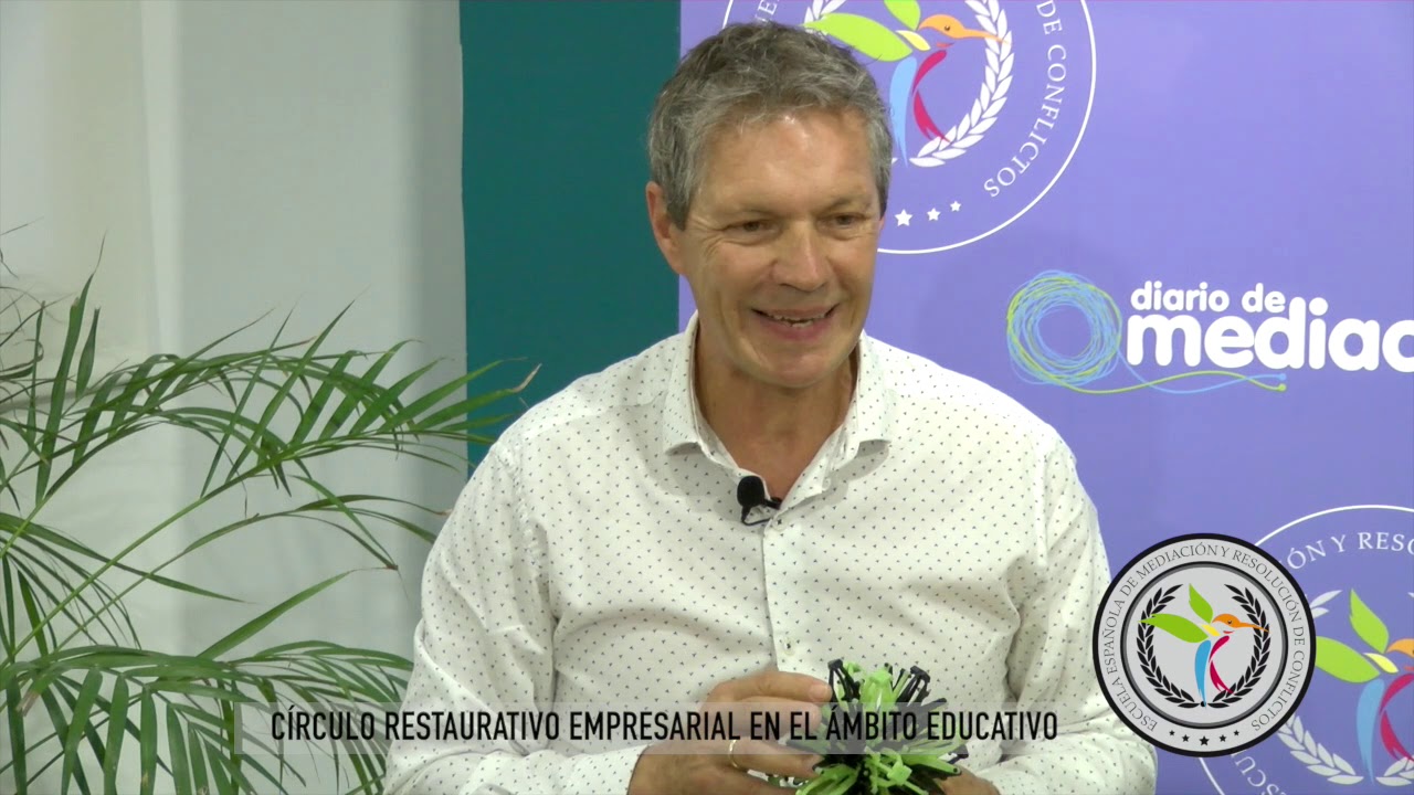 Simulación de una reunión restaurativa sobre un caso de acoso escolar