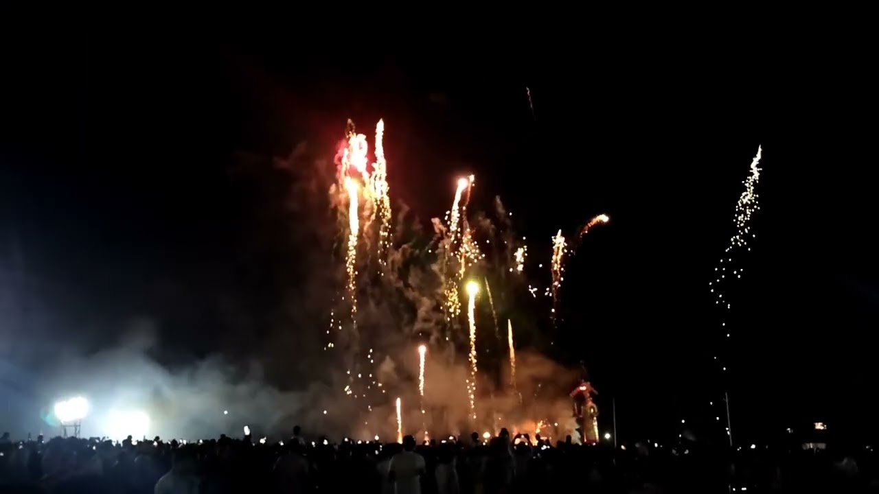 fire crackers show