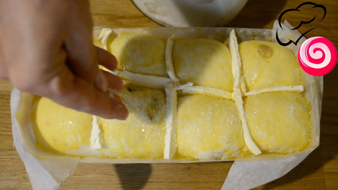 Высокие булочки с изюмом