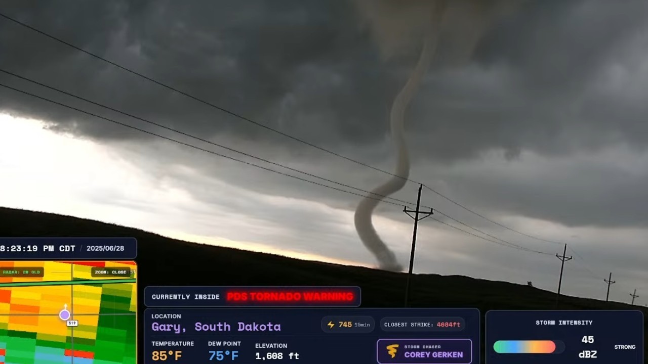 LIVE Storm Chase - Sneaky Iowa Tornado Threat