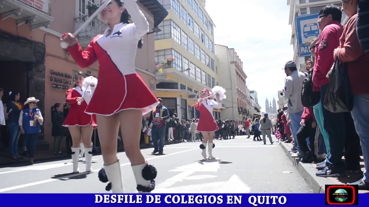 24 DE MAYO DESFILE DE LOS ESTUDIANTES  DE QUITO ECUADOR