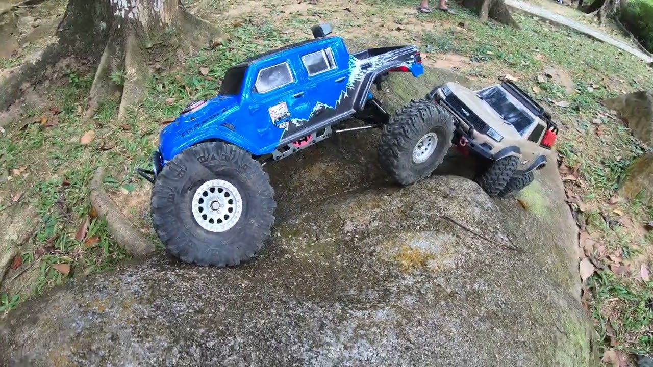 1/10 Rc crawlers | RGT 18100 Trample | Traxxas TRX4 Sport offroad crawling at Guilin Park Singapore