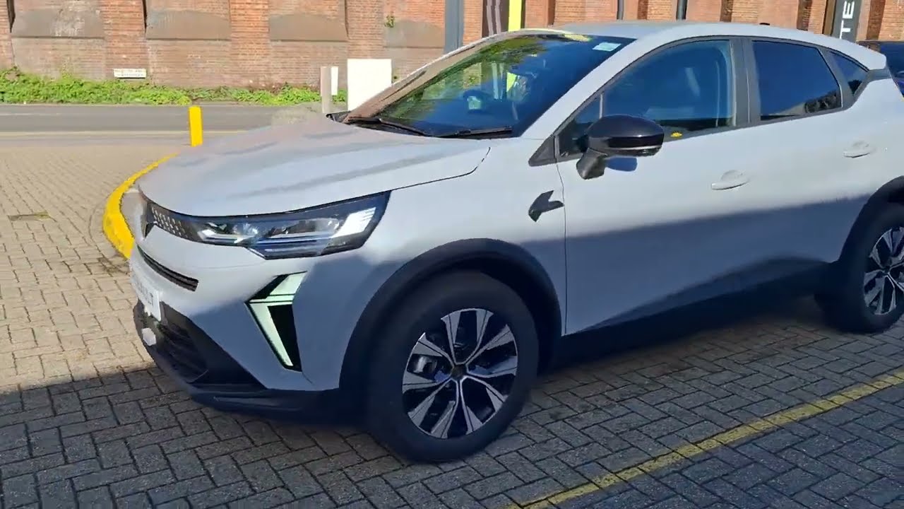 BRAND NEW 2026 Renault Captur Evolution 1.0 Petrol Manual in Ceramic Grey @ Renault Croydon