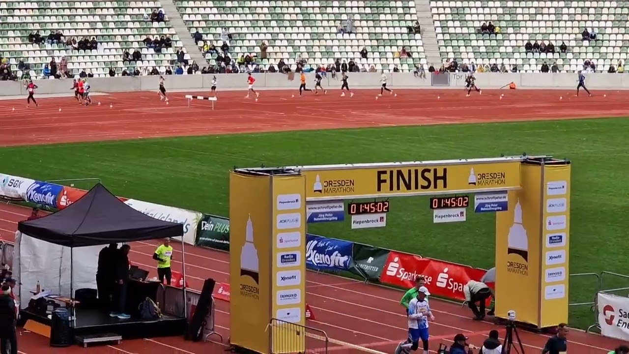 Finish line Dresden Half Marathon 2025