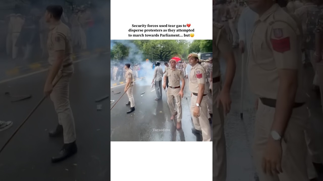 Student&rsquo;s fearless act amid tear gas❤️🔥 #cjp #jantarmantarprotest  #bollywood #shorts