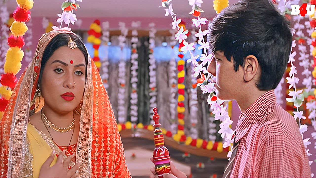 पिछले जन्म में तुम मेरी पत्नी थी और मेरी आत्मा बरसो से तुम्हारा इंतज़ार इस घर में कर रही थी |