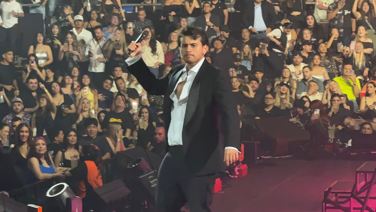 Una Cerveza - Fuerza Regida en vivo 31 Octubre 2024 Monterrey