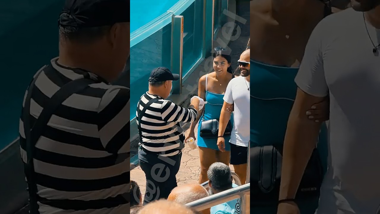 Wait for the plot twist 😹 Tom mime Seaworld #seaworldmime #tomthemime #shorts