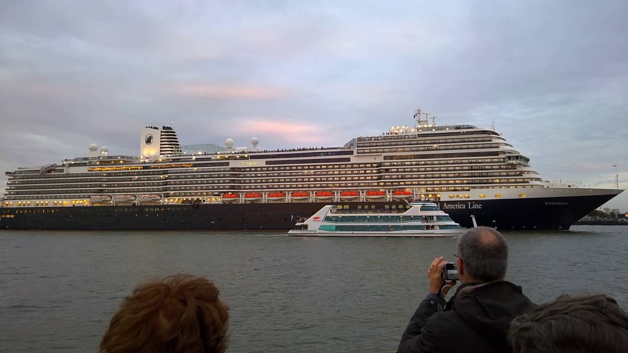 ms Koningsdam sounds her horn!