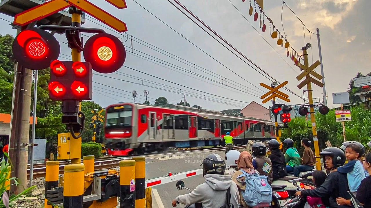 RAILROAD CROSSING!! Kompilasi 7 Perlintasan Kereta KRL INKA Terbaru | KYOSAN & NIPPON SIGNAL 