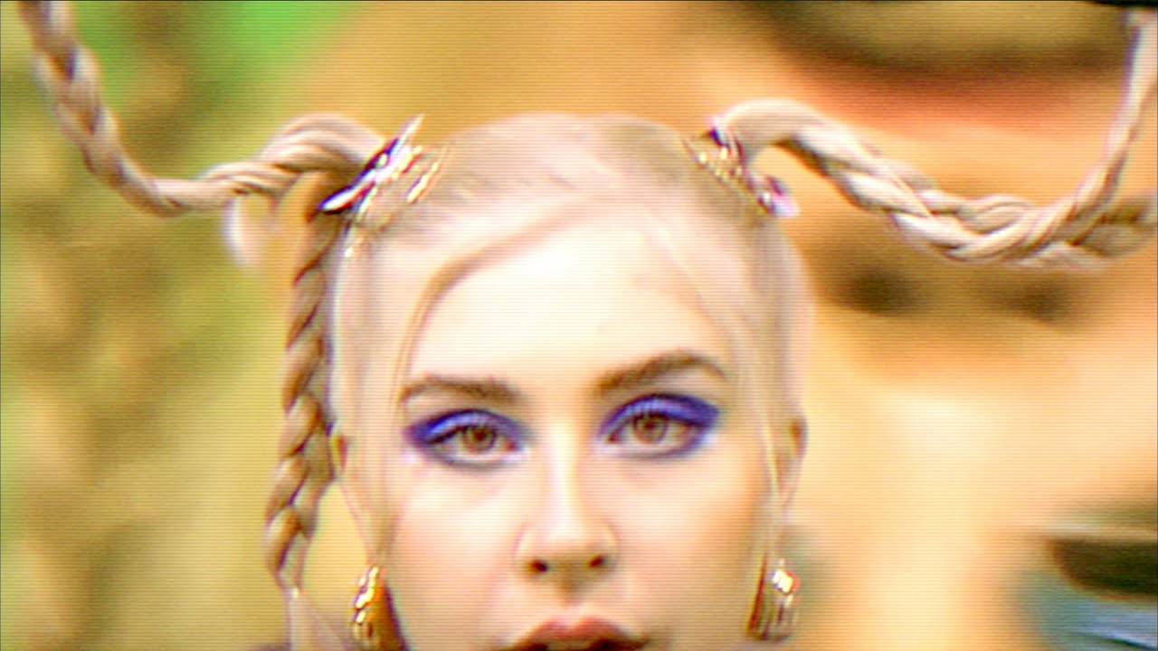 Ellie Moon - Internet Love (Official Video)