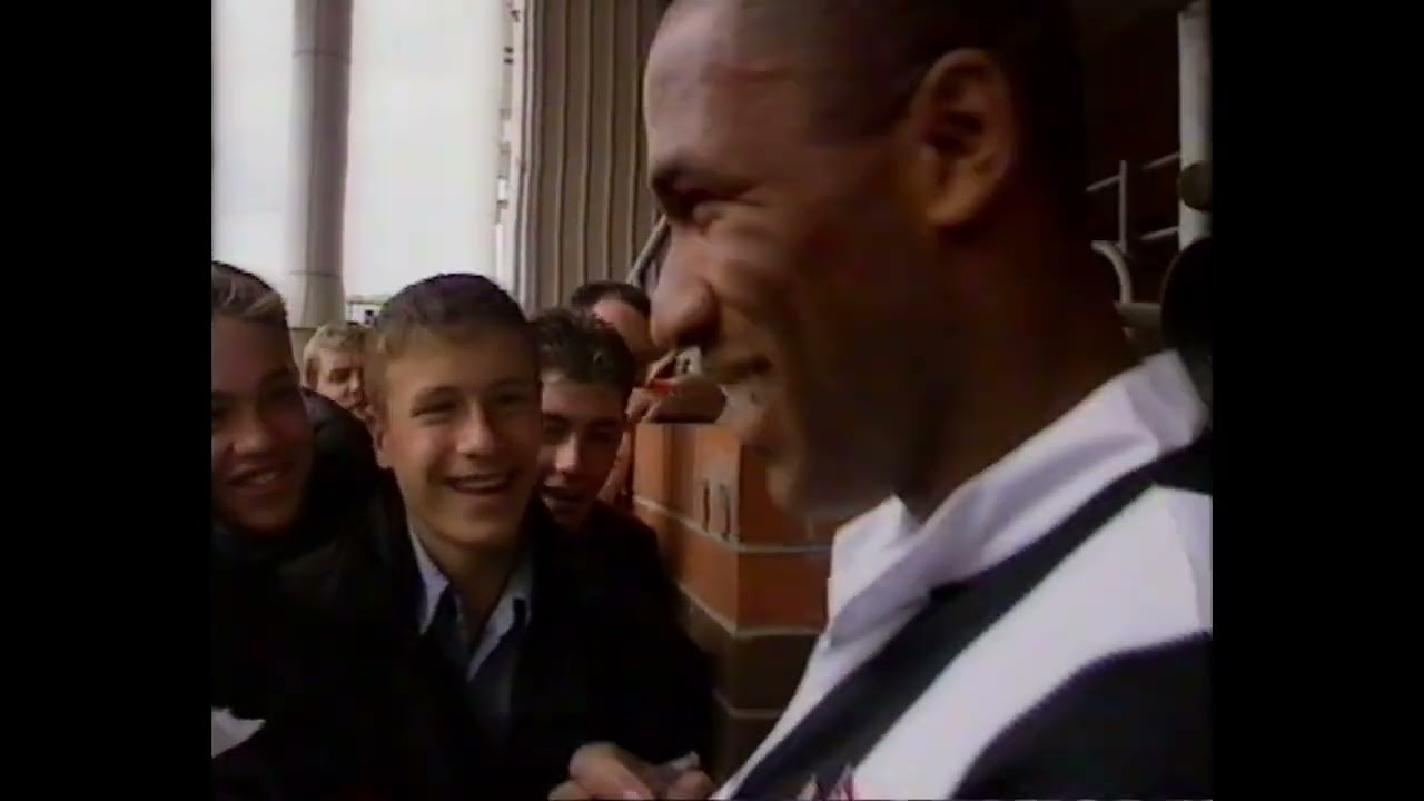 Les Ferdinand Signs for Newcastle United - News Reports from July 1995