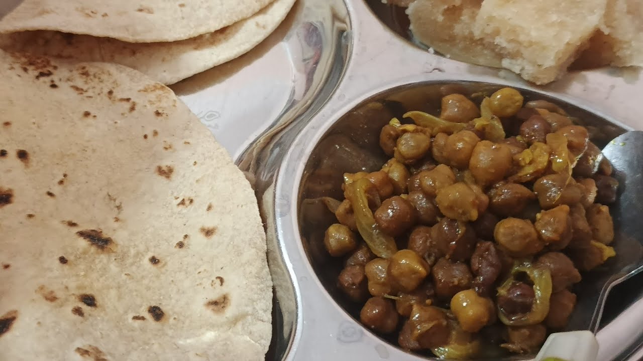 Aaj humne banaya hai masaledar ghughuri aur.  halwa recipe 