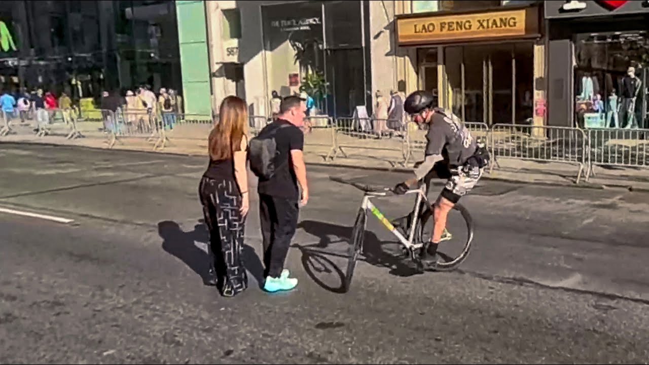 Fixed Gear Close Call in New York City