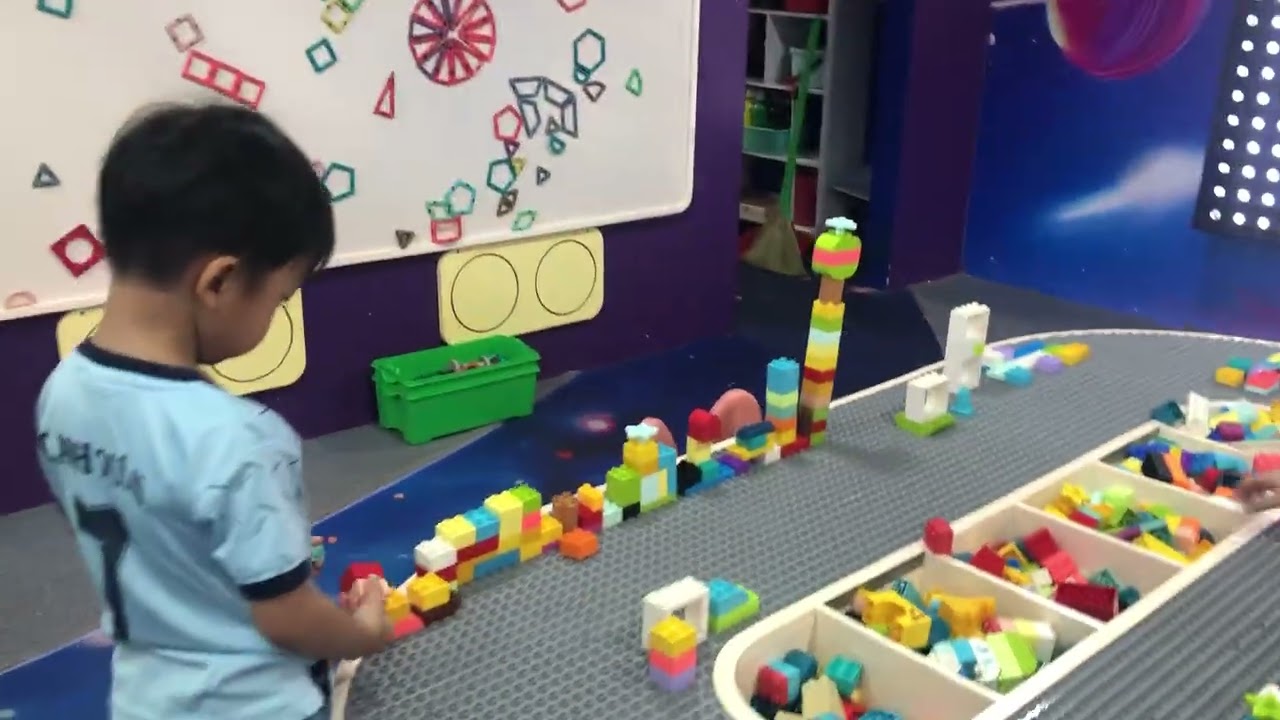 Bàn Lego bằng lego