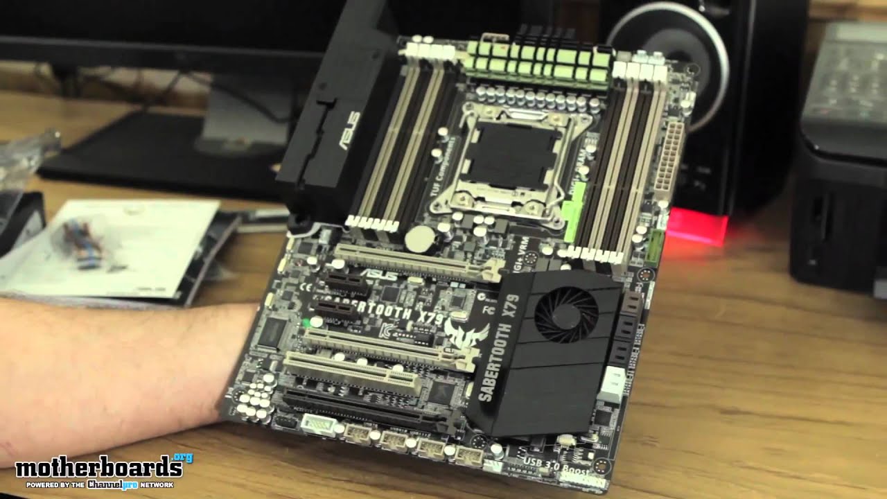ASUS Sabertooth X79 LGA 2011 Sandy Bridge-E Motherboard Unboxing
