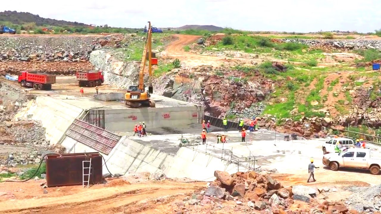 Dérivation du fleuve qui marque le début de la deuxième phase des travaux du Barrage de Kandadji.